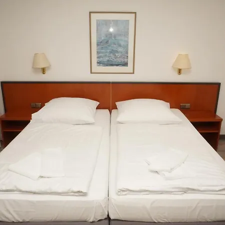 Hotel Birkenwerder מלון בירקנוורדר