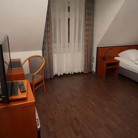 Отель Hotel Birkenwerder Биркенвердер